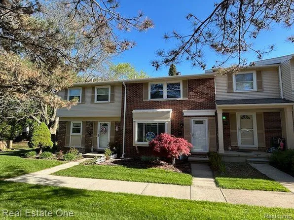 1622 Brentwood Dr, Troy, MI 48098