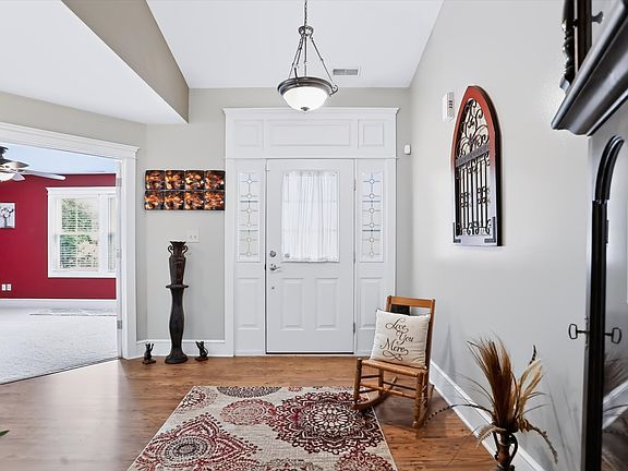 3rd image of 307 Galahad Dr