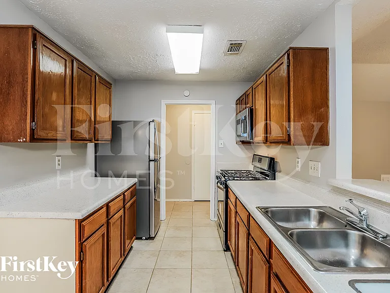 2606 Olster Dr — Photo 7