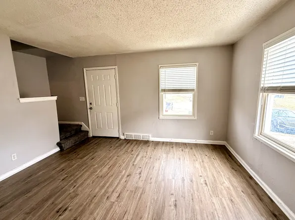 9534 Charlotte St #1, Kansas City, MO 64131