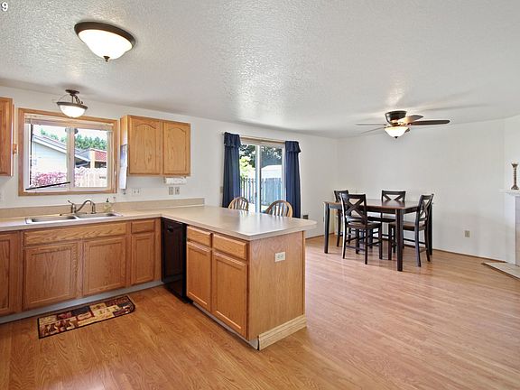5th image of 10514 NE 66th St