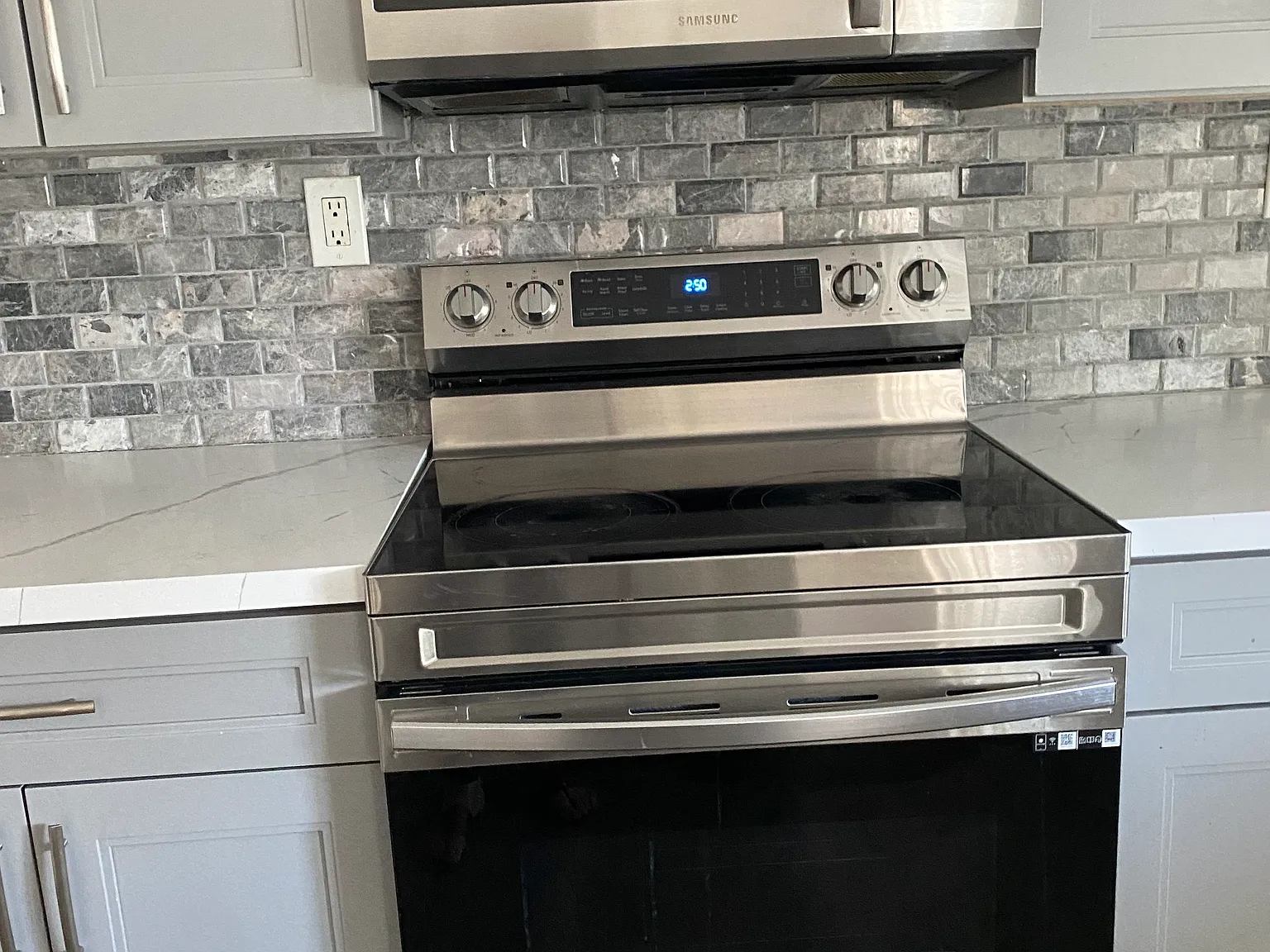 1 bed, 596 sqft, $2,050 — Photo 2