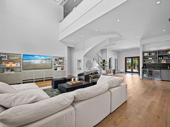 3rd image of 6209 Homeland Road