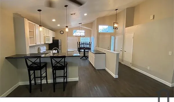 2216 Inglenook Dr — Photo 2
