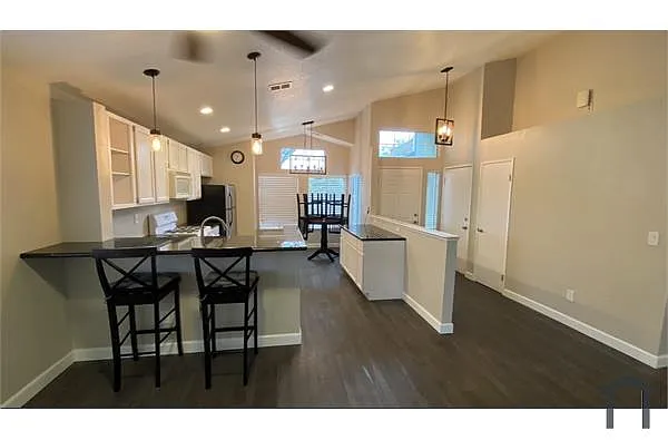 Building Photo - 2216 Inglenook Dr