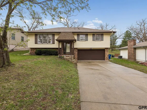 611 Sand Hill Rd, Louisville, NE 68037