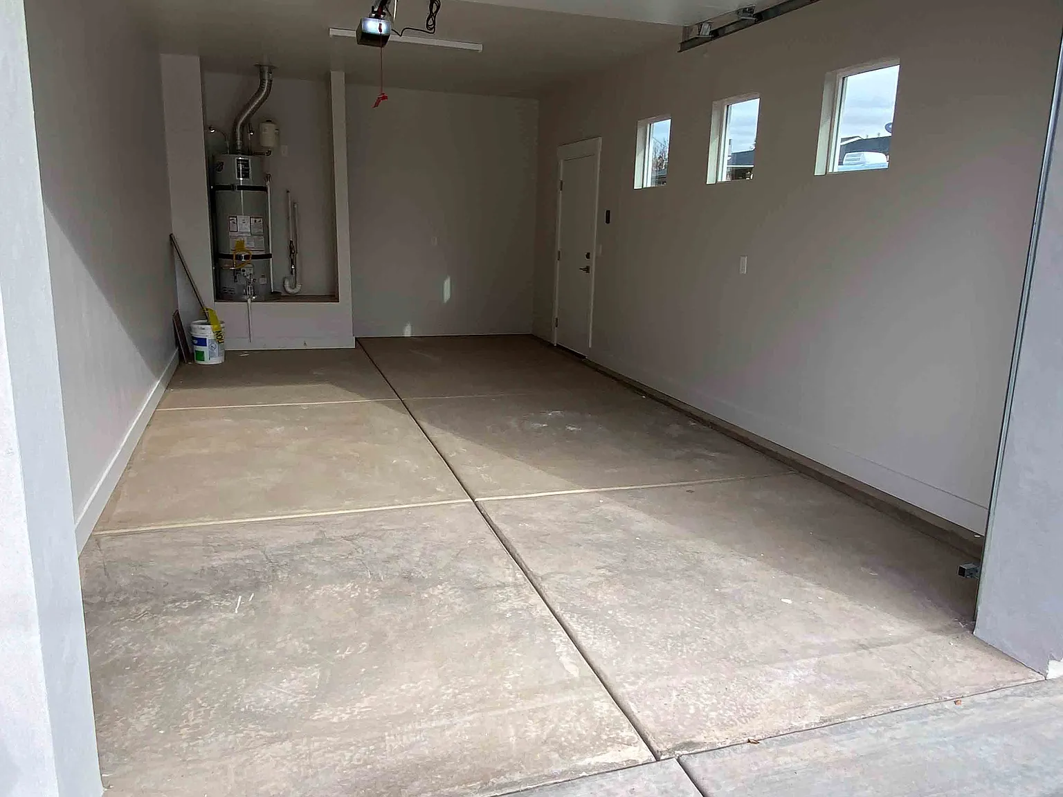 Studio, 2302 sqft, $1,300 — Photo 3