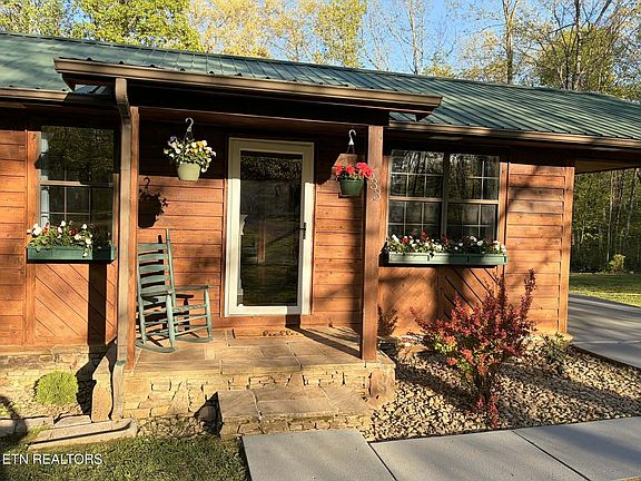 5th image of 533 Robbins Rd