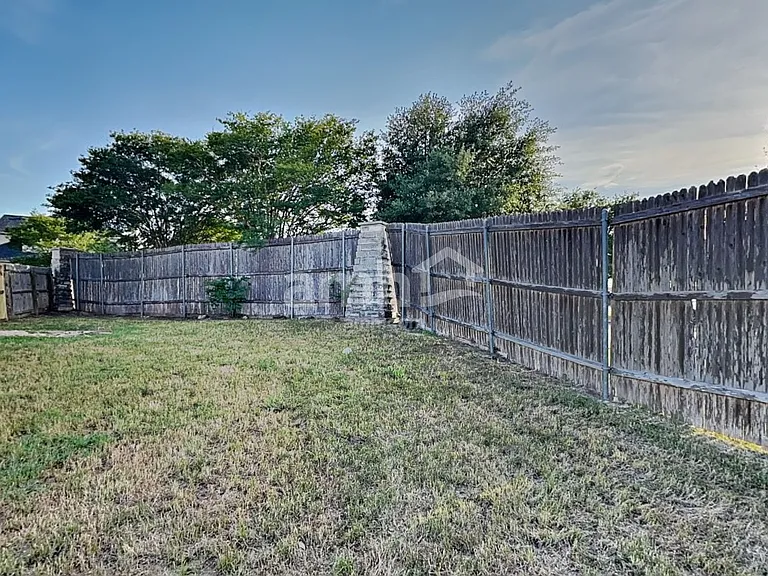 1701 Amberwood Loop — Photo 19