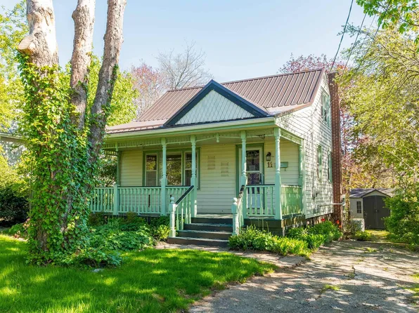 11 Maple Grove Ave, Halifax, NS B3T 1B9