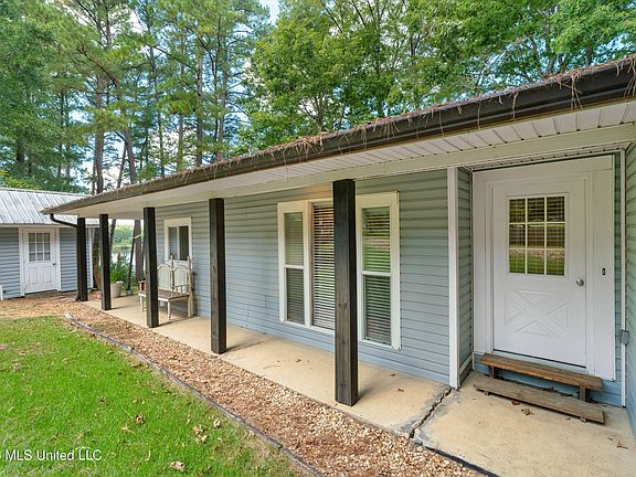 4th image of 2172 SW Hurricane Lake Rd