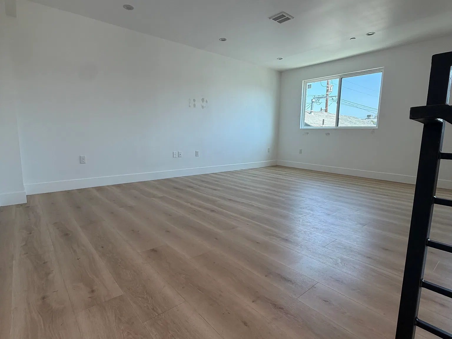 4 bed, 1700 sqft, $4,100 — Photo 3