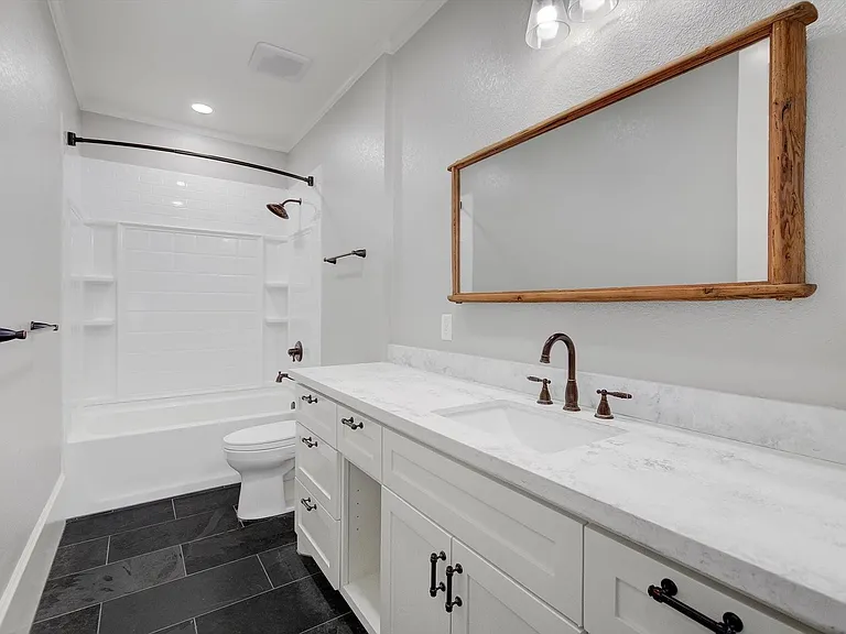 2206 Strand St #302 — Photo 13