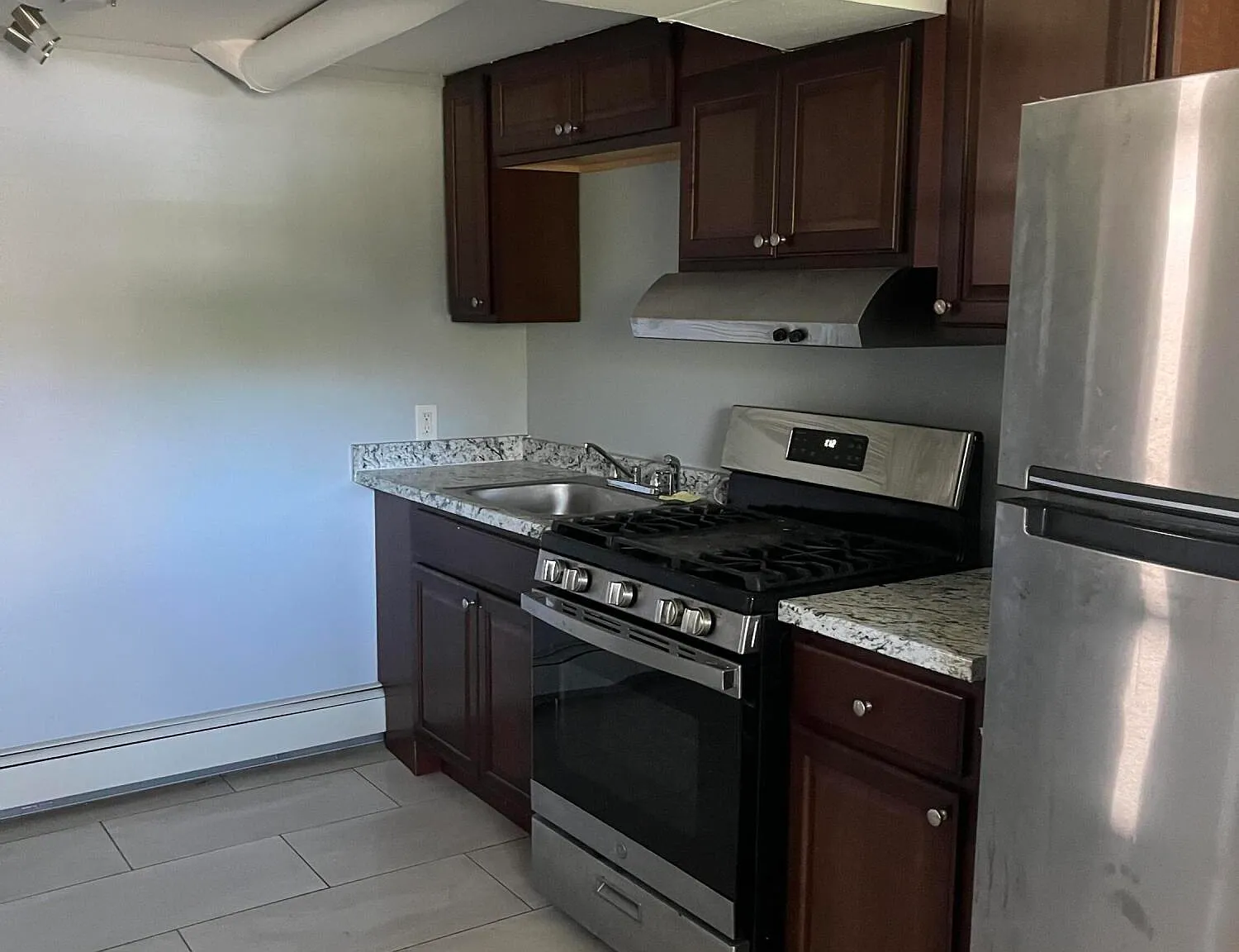 2 bed, 7403 sqft, $1,950 — Photo 1