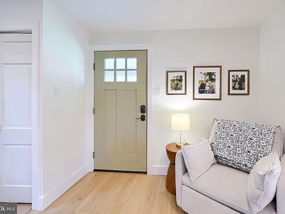 5th image of 946 Salisbury Ct