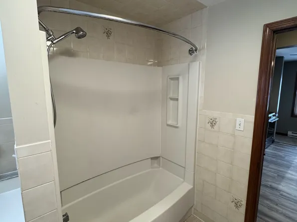 87 Beach Rd Unit B, Clifton Park, NY 12065