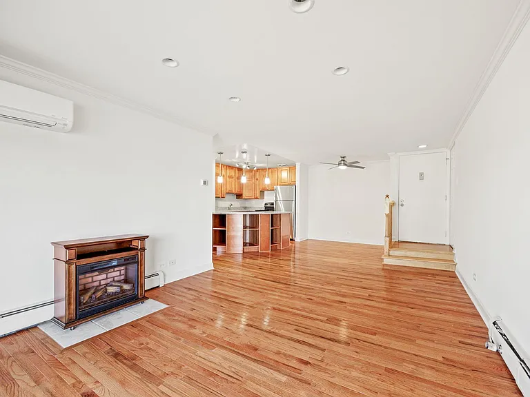 Emerald Court Apartments — Photo 17
