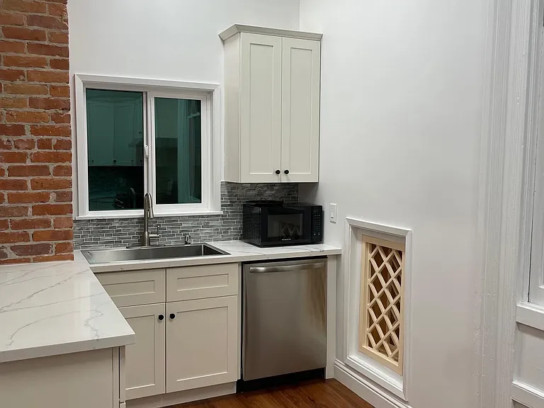 2441 Fillmore St #B — Photo 1