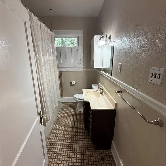 1660 Laurel St — Photo 12