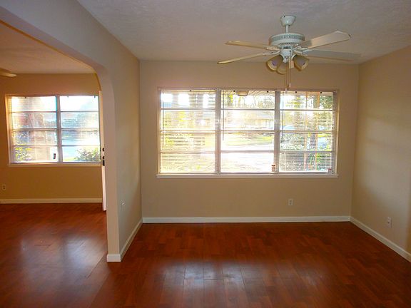 5th image of 102 S Sparrow Way