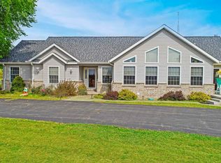 7821 Oakville Rd, Mount Carroll, IL 61053