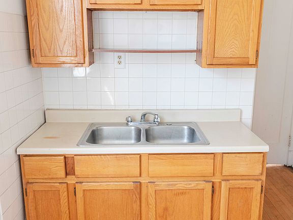 2nd image of 5049 N Damen Ave APT 2w