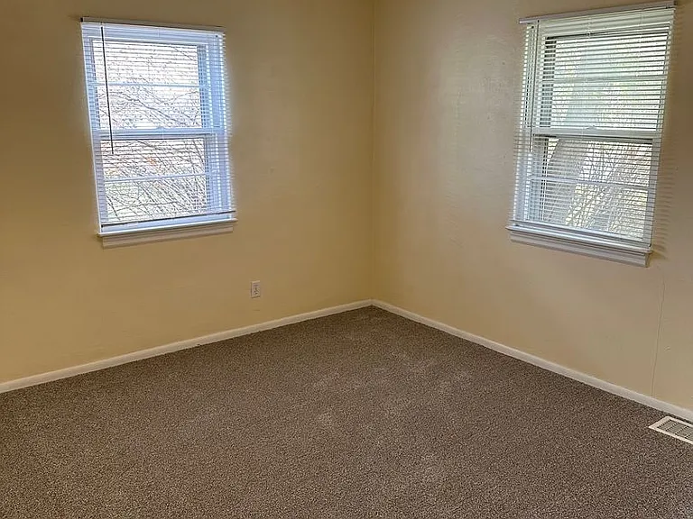 1718 Avenue D — Photo 9