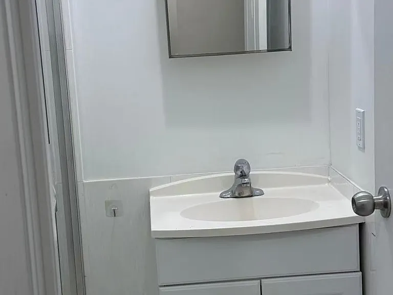 413 Spadina Ave #201 — Photo 9