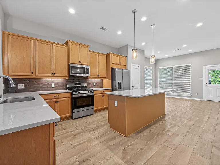 516 Shine Ct — Photo 14