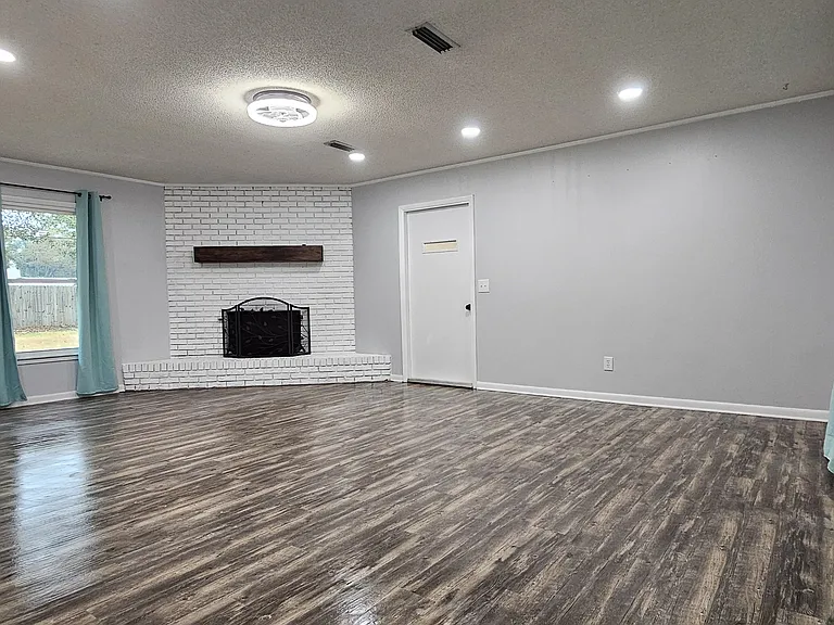 605 Melbourne Dr — Photo 6