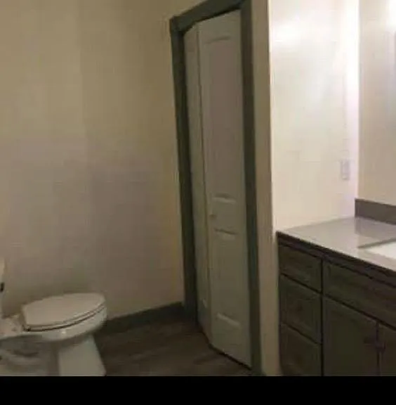 40 Albert Ave — Photo 16