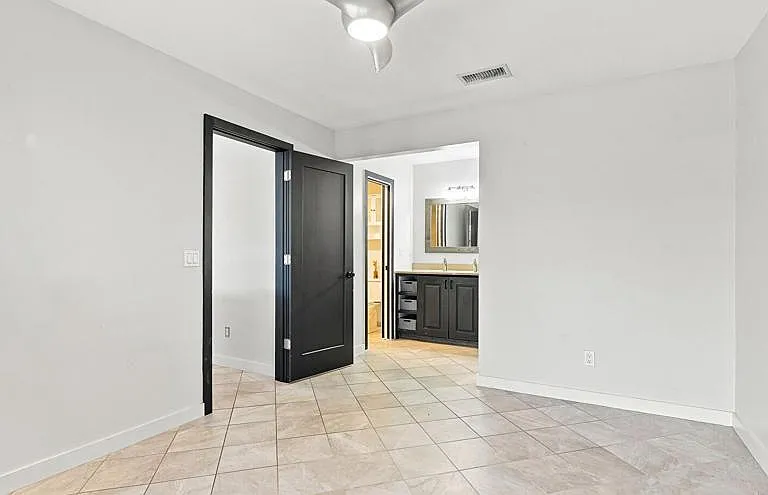 2480 SE Garden Ter #507 — Photo 19