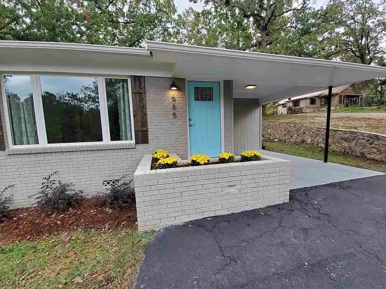 565 Lakeland Dr — Photo 2