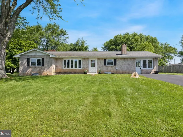 86 Hertzler Dr, Elverson, PA 19520