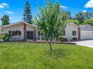 2735 W Packwood Dr, Visalia, CA 93277