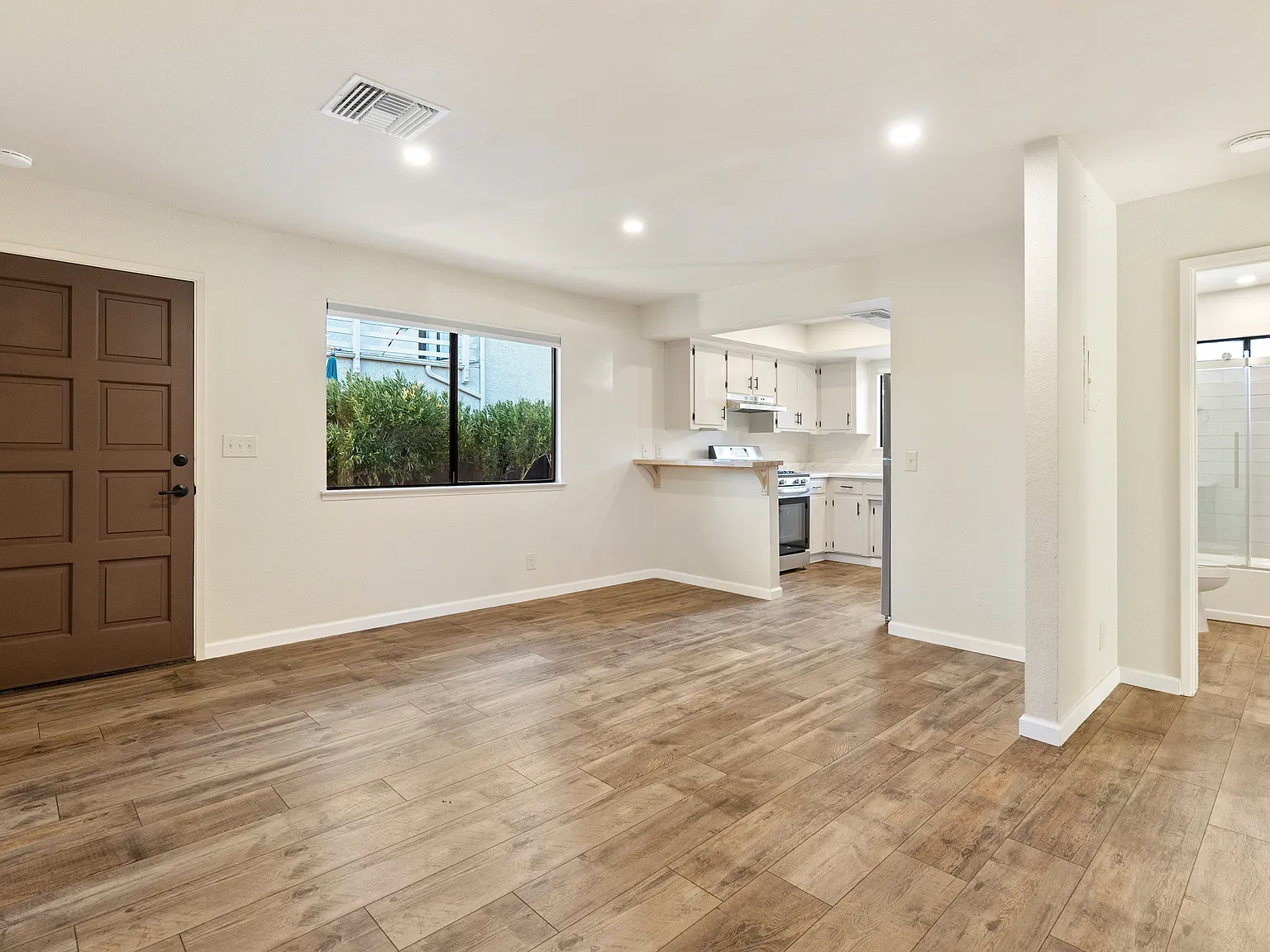 3434 Oak St — Photo 4