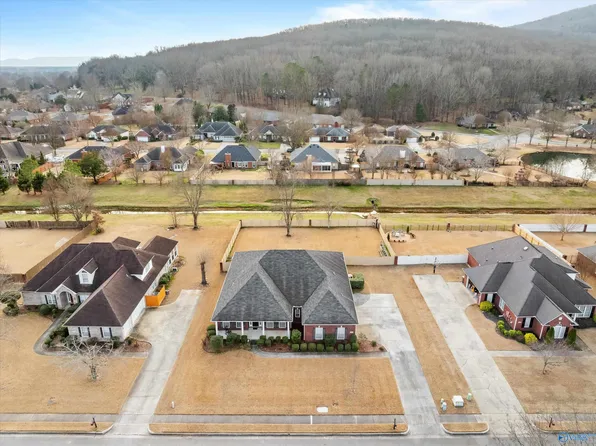 2610 Trellis Post Ct SE, Owens Cross Roads, AL 35763