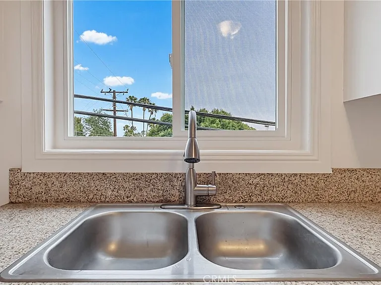 312 Raymondale Dr — Photo 10