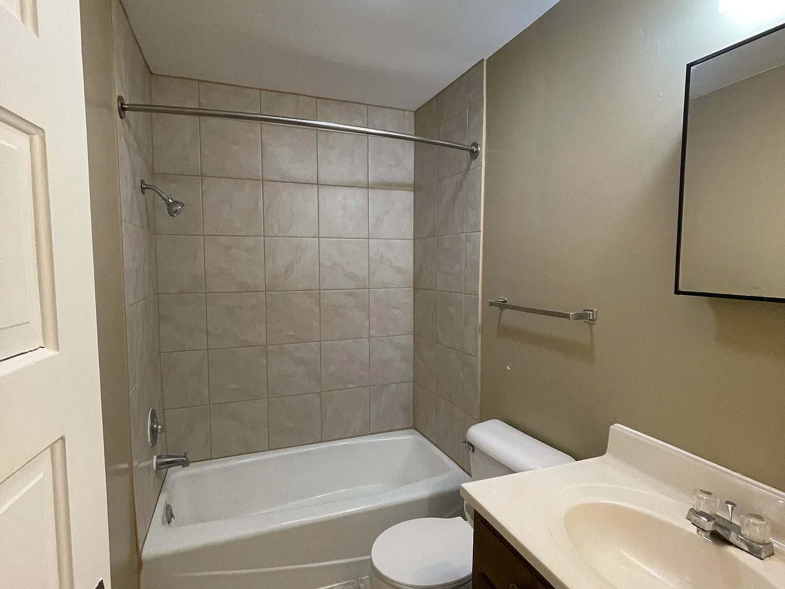 Studio, 520 sqft, $1,025 — Photo 3