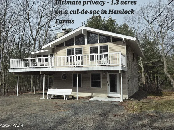 802 Clydesdale Ct, Hawley, PA 18428