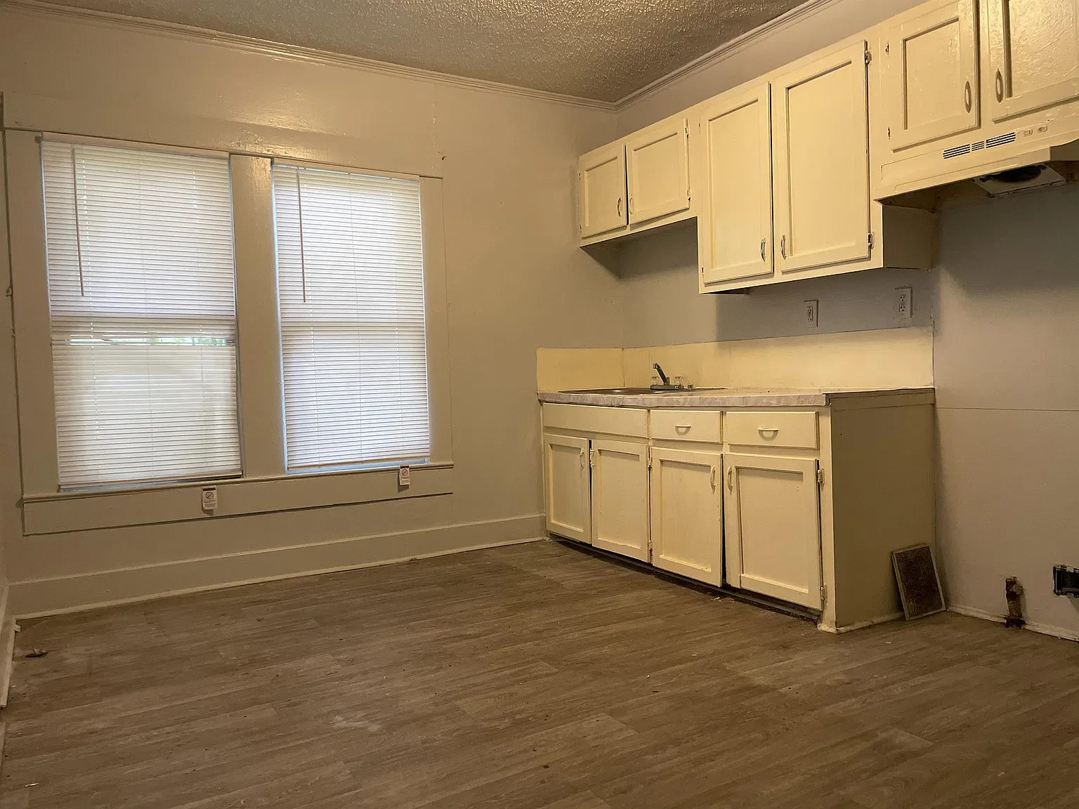 2919 Lee Avenue - 1 — Photo 4