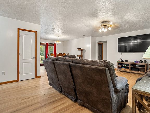 3rd image of 455 Hickory Dr