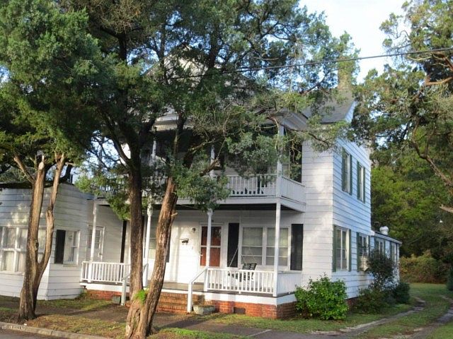 1st image of 205 Live Oak St
