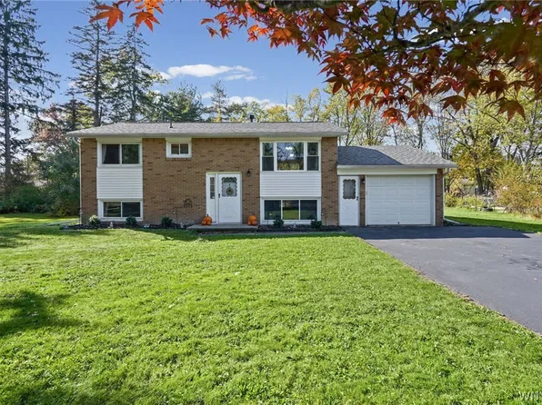 7132 Parkside Dr, Hamburg, NY 14075