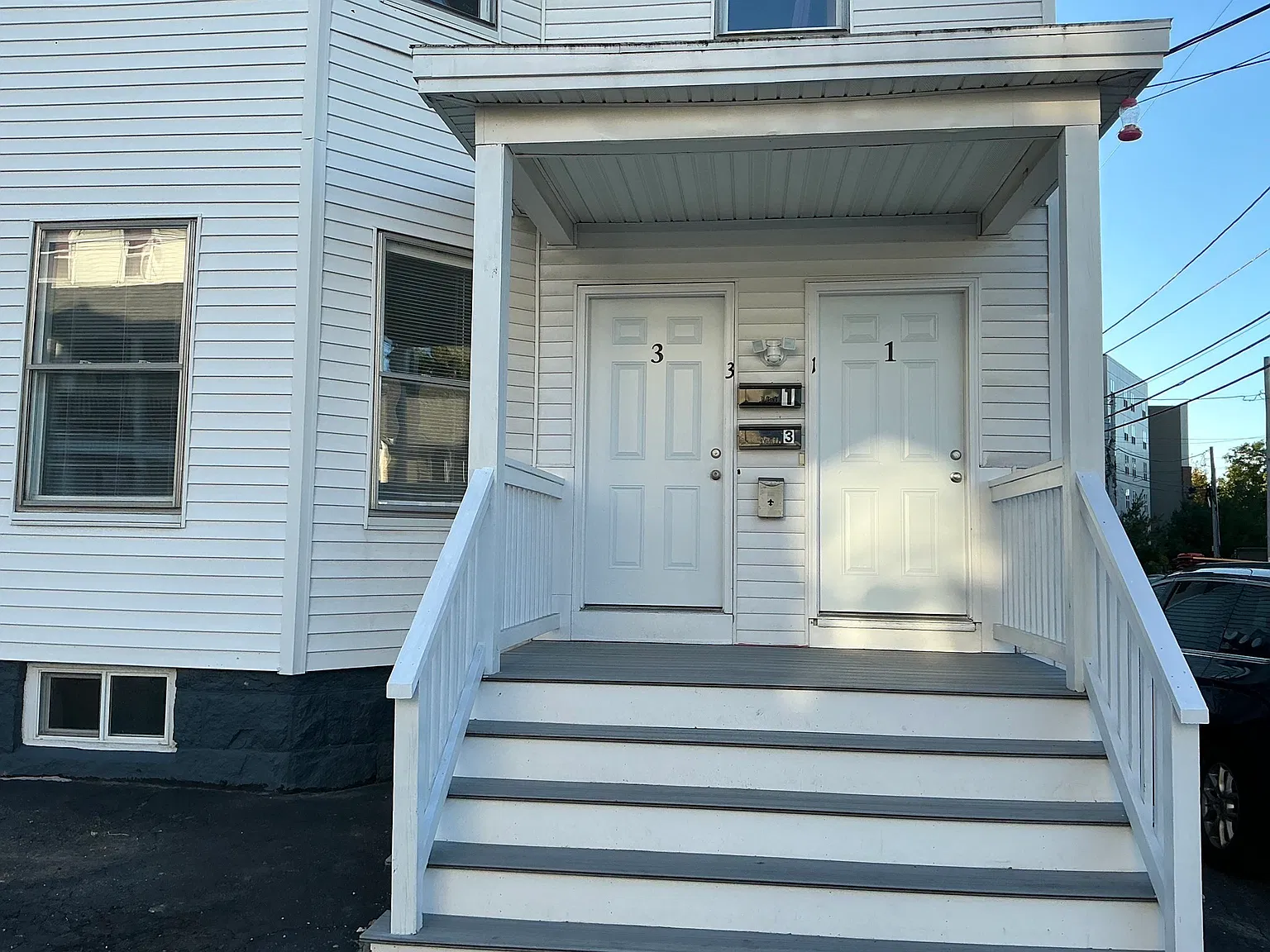 5 bed, 1.0 bath, 2000 sqft, $3,200 — Photo 1