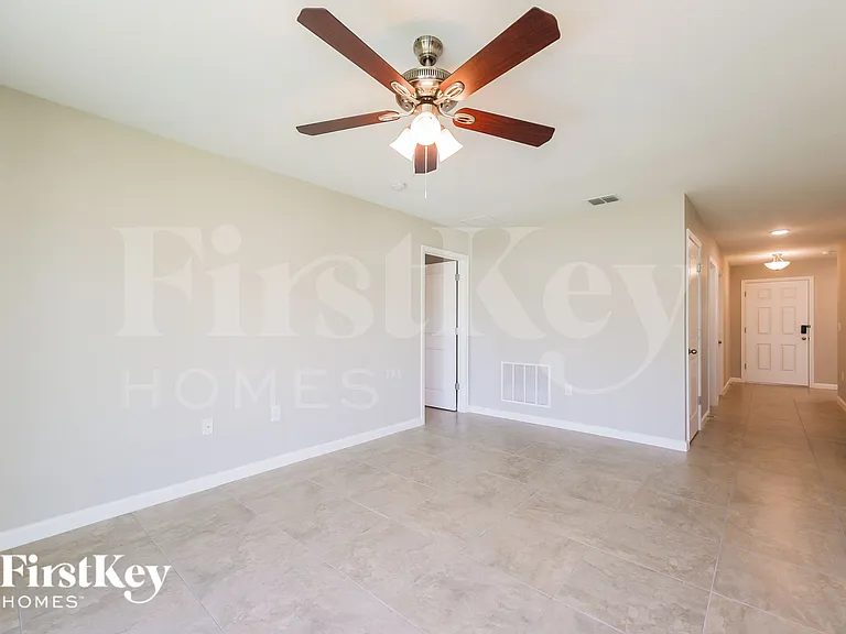 607 Lindbergh Way — Photo 5