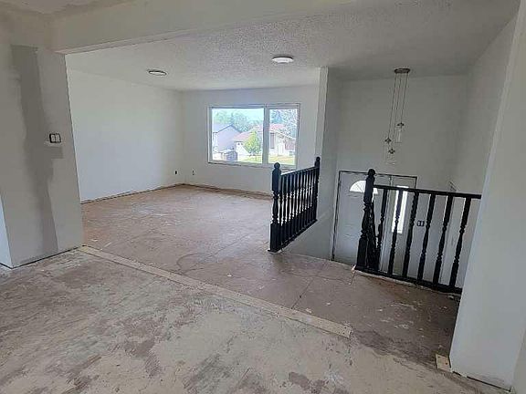 5th image of 7613 Patterson Dr