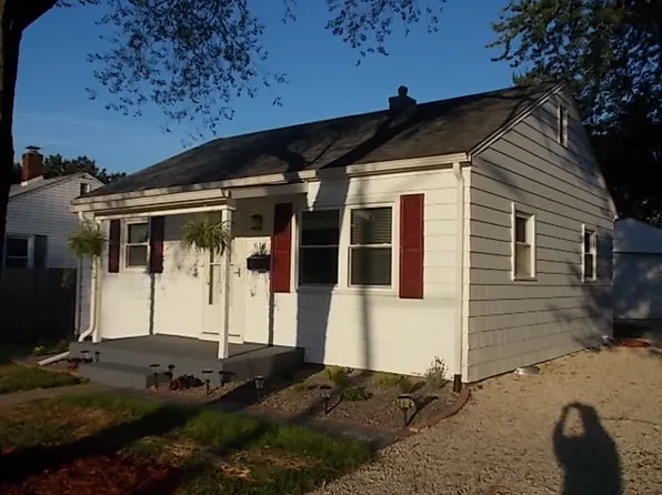 618 Spruce St, Pana, IL 62557