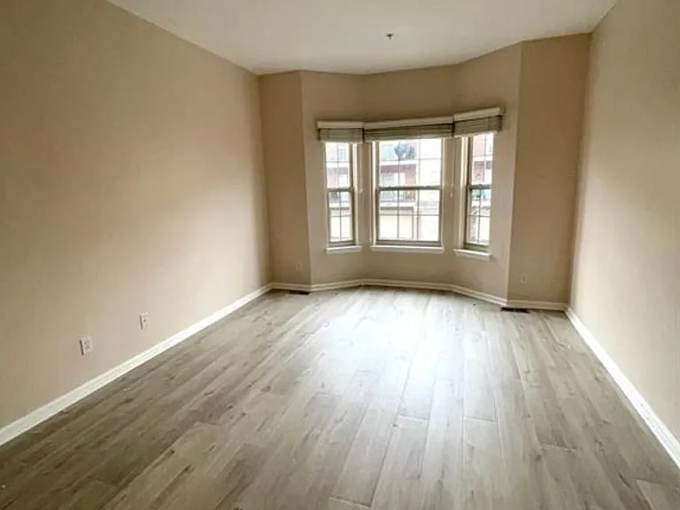 3047 Camden Dr — Photo 6