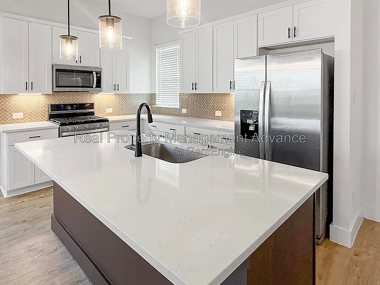 4400 Elm Springs St — Photo 9
